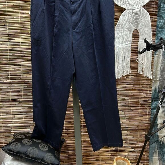 Dockers Men's Relaxed Fit Signature Khaki Lux Cotton Stretch Pants-Ple Size‎ 38W - Picture 2 of 3